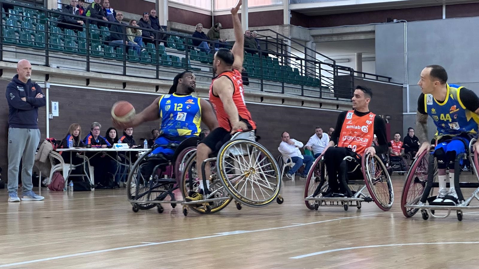 BBK Bidaideak gana un emocionante duelo a Amivel y Amiab Albacete sigue líder