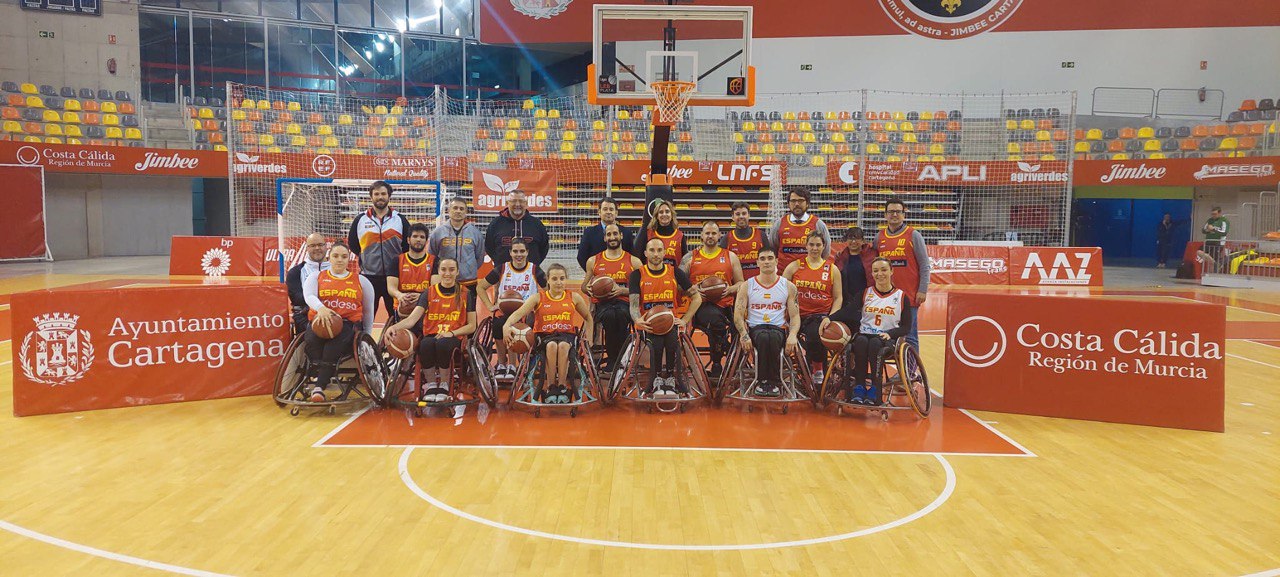 Las selecciones españolas de baloncesto en silla, concentradas en Cartagena