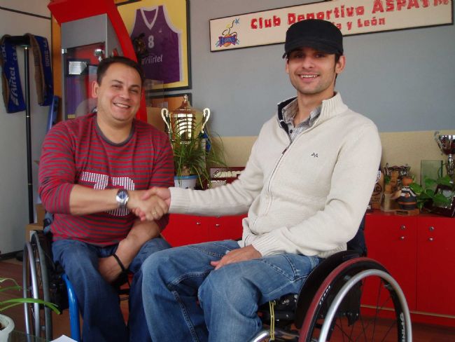 EL FUNDACIÓN PERFILA SU PLANTILLA Y ANUNCIA LA RENOVACIÓN DE JONATHAN SORIA
