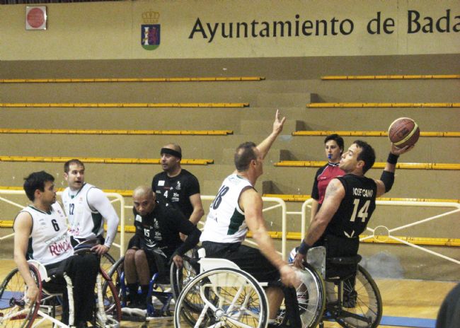 MIDEBA EXTREMADURA,  66-  CLÍNICAS RINCON AMIVEL,  61. VICTORIA PELEADA DEL MIDEBA ANTE MÁLAGA