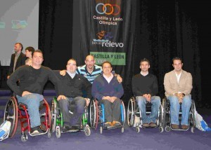 SEIS MIEMBROS DEL FUNDACIÓN GRUPO NORTE DONAN EL 50% DEL PREMIO DE LAS BECAS RELEVO 2011 AL CLUB