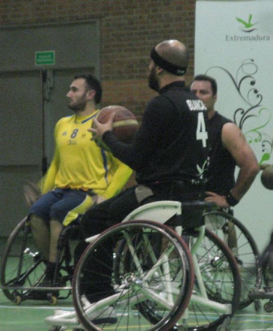 EL MIDEBA EXTEMADURA CON LA SILLA DE JUEGO DE REMIGIO JURADO CONSIGUE GANAR EN LAS PALMAS Y LA TERCERA POSICIÓN DEL CAMPEONATO