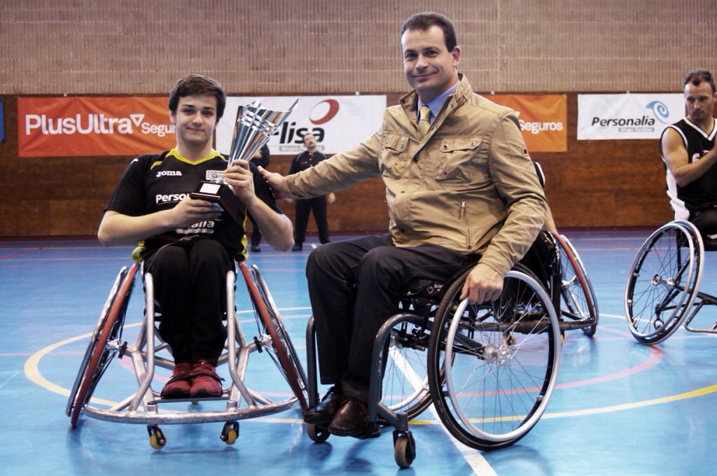 EL FUNDOSA ONCE YA TIENE EN SUS VITRINAS, LA COPA QUE LE ACREDITA CAMPEÓN DEL LIGA 2012/2013 DE BSR 