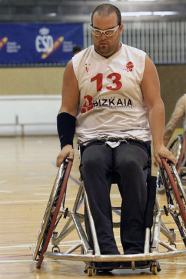 ENTREVISTAMOS A ASIER GARCÍA PEREIRO, JUGADOR DEL CLUB BIDAIDEAK BILBAO DE BALONCESTO EN SILLA DE RUEDAS.