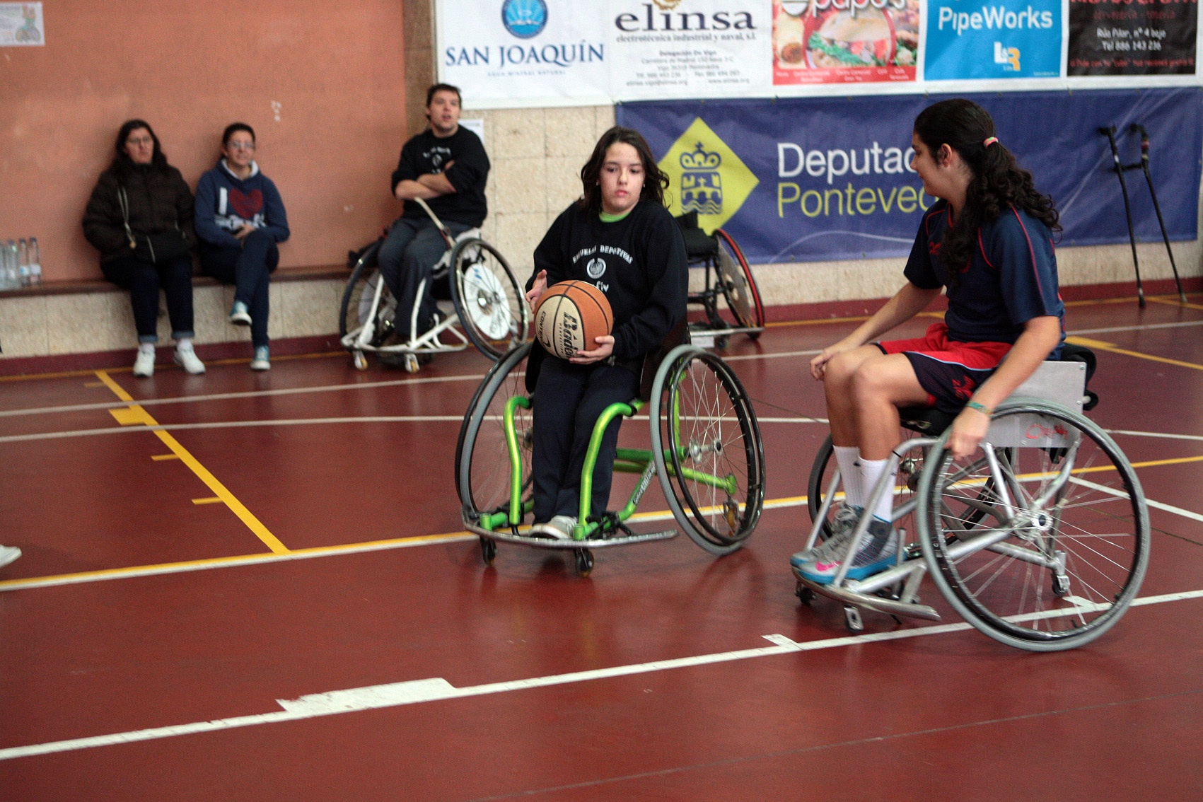 CUATRO JUGADORES Y TÉCNICOS DEL AMFIV PARTICIPARÁN EN EL CTO DE ESPAÑA POR COMUNIDADES AUTÓNOMAS EN EDAD ESCOLAR DE BALONCESTO EN SILLA DE RUEDAS ( 2 al 6 de enero en Cáceres )