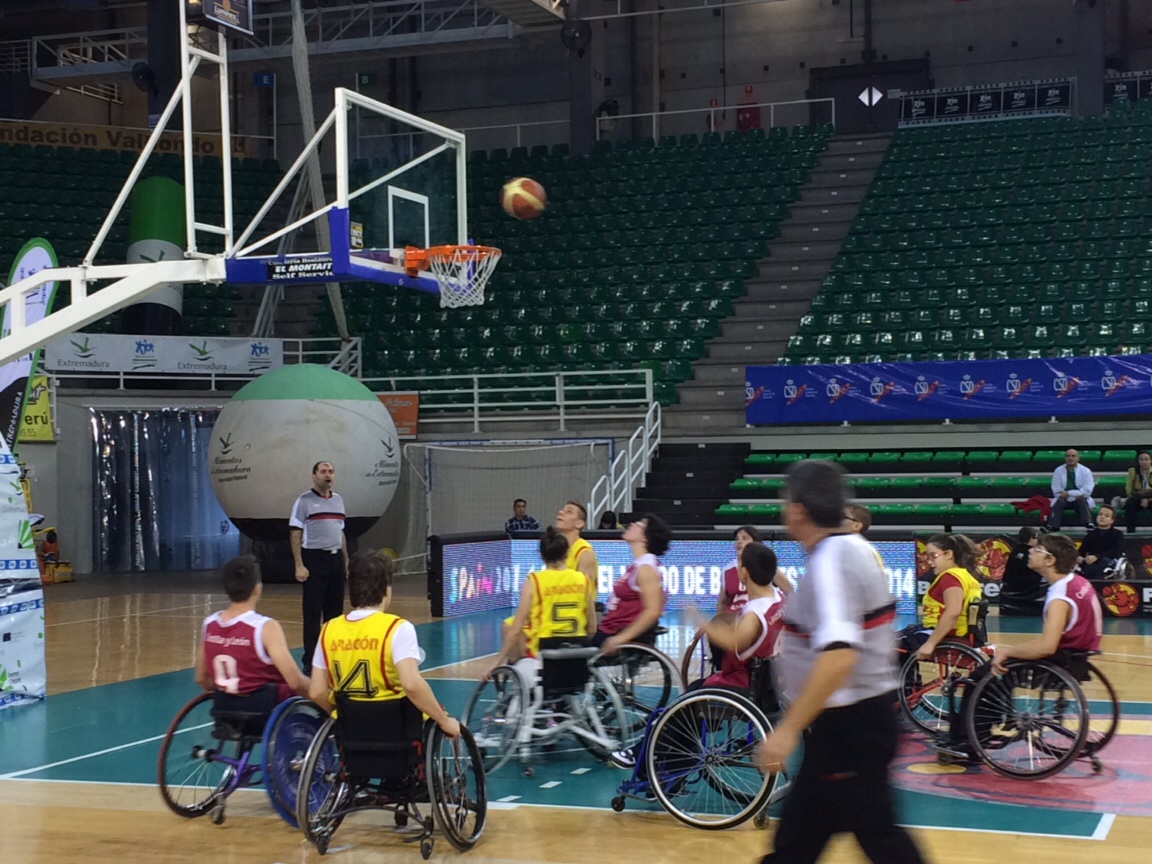 CRÓNICA DE LA PRIMERA JORNADA DEL CAMPEONATO DE ESPAÑA POR COMUNIDADES AUTÓNOMAS EN EDAD ESCOLAR DE BALONCESTO EN SILLA DE RUEDAS - CÁCERES 2 - 6 DE ENERO.