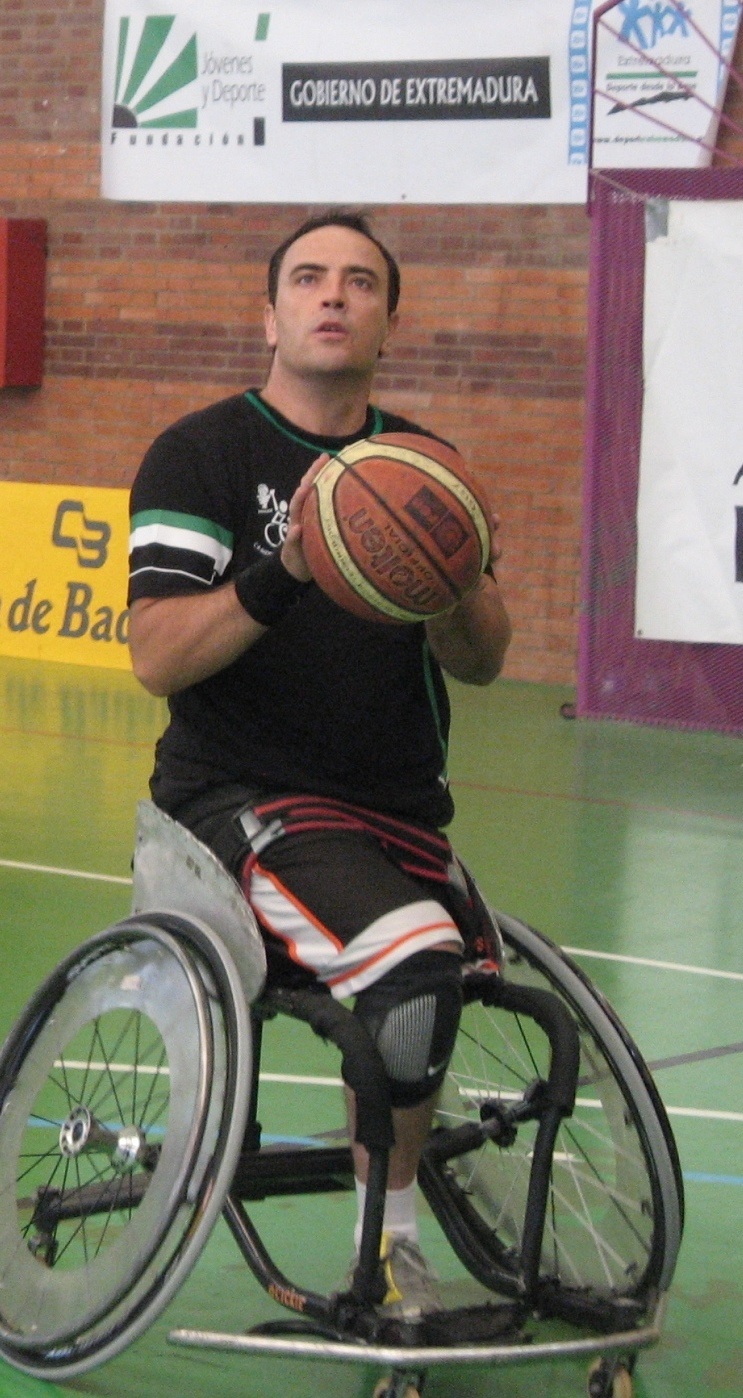 ENTREVISTAMOS A JOSÉ CANO ARROYO, JUGADOR DEL MIDEBA EXTREMADURA, EQUIPO QUE MILITA EN DIVISIÓN DE HONOR DE BALONCESTO EN SILLA DE RUEDAS.
