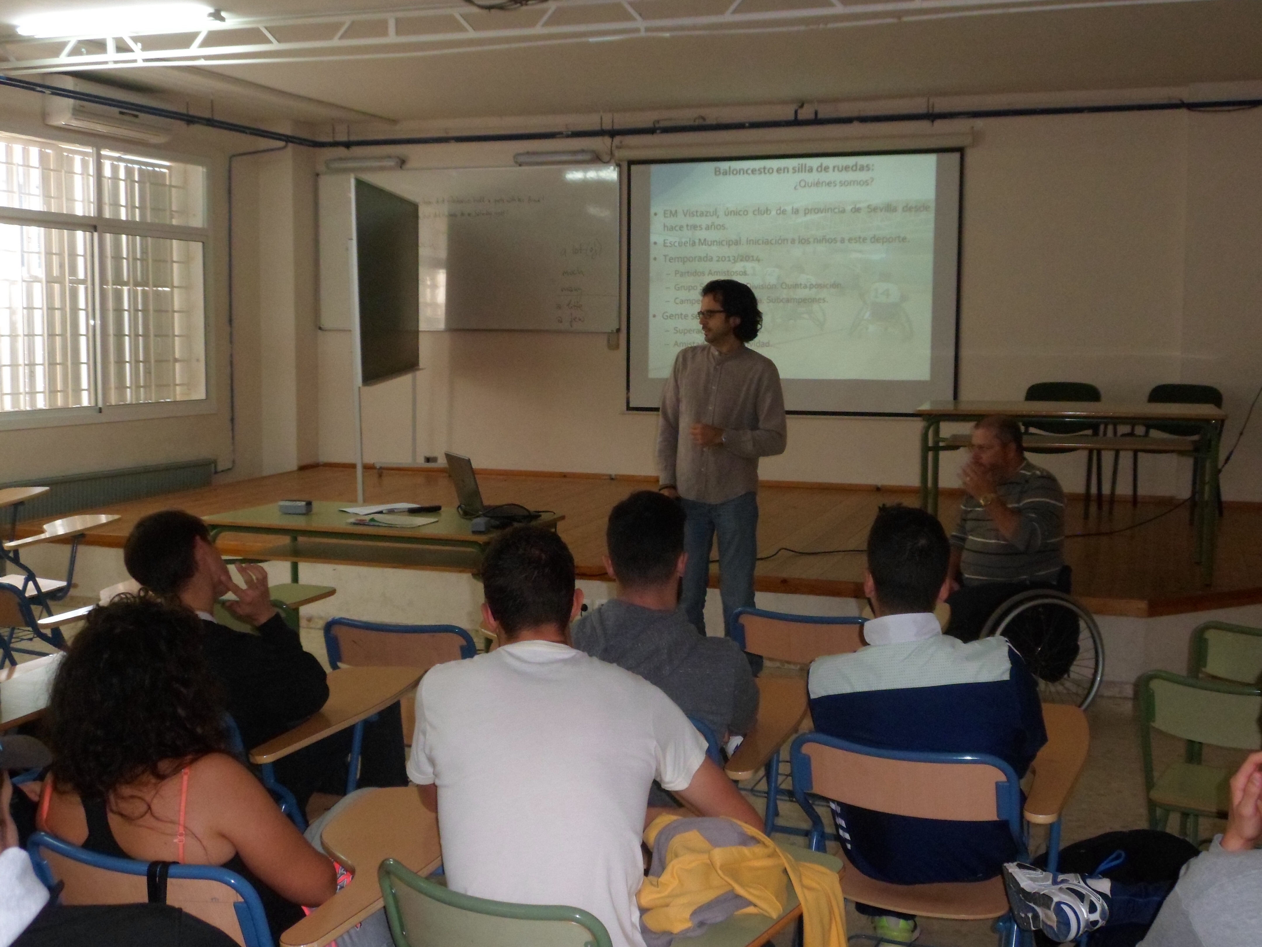 CHARLA Y EXHIBICION DEL EM VISTAZUL EN EL IES VIRGEN DE VALME