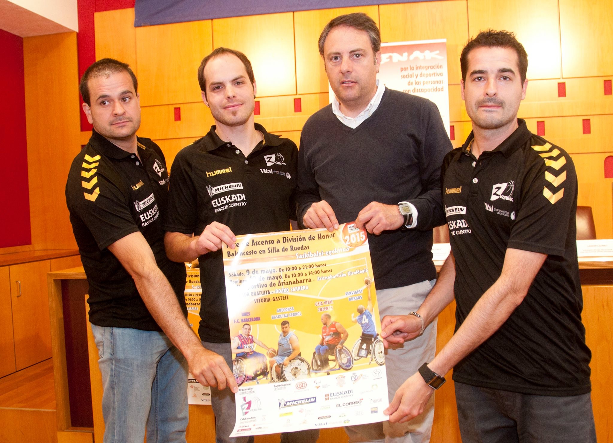 Zuzenak ha presentado en el Ayuntamiento de Vitoria la Final Four de ascenso a División de Honor BSR que se disputará en la capital alavesa los días 9 y 10 de mayo