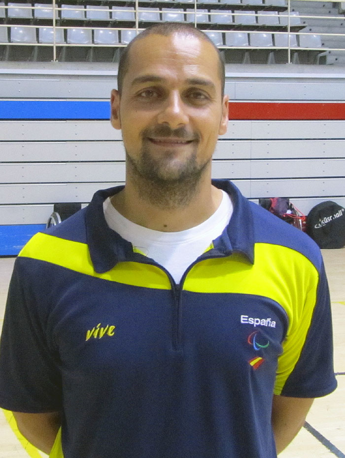 Abraham Carrión analiza a sus 12 jugadoras antes del Europeo de Worcester