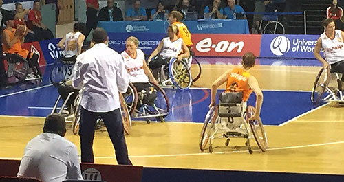 España debuta con derrota contra Holanda en el estreno del Europeo de BSR
