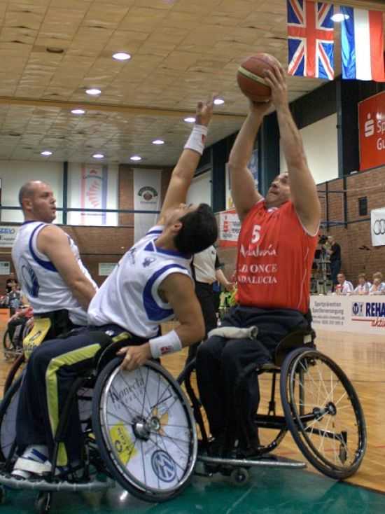 C.D. ONCE-ANDALUCÍA, 84 - ROLLIS ZWICKAU, 78