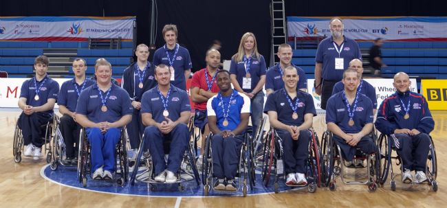 BALONCESTO S.R.- EL FUNDACIÓN GRUPO NORTE DESPIDE A LA SELECCIÓN INGLESA CON LA CABEZA BIEN ALTA, A PESAR DE PERDER DOS DE TRES