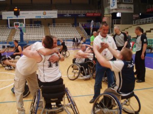 EL BONN, CAMPEÓN DE LA COPA WILLI BRINKMANN, AL DERROTAR A UN COMBATIVO MIDEBA