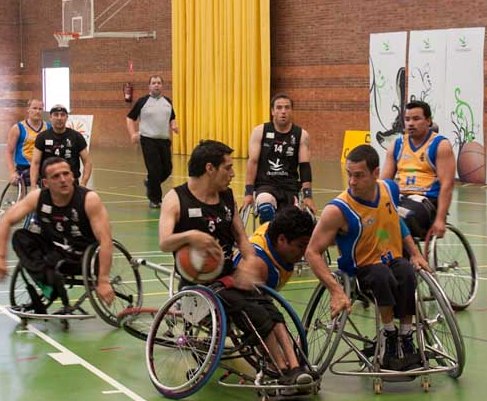 CLINICAS RINCON AMIVEL, 56 -MIDEBA EXTREMADURA, 61. LA PRORROGA DA LA VICTORIA A LOS EXTREMEÑOS