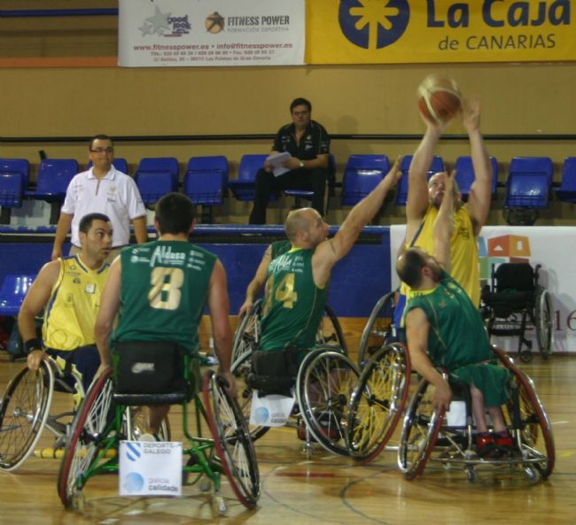LAS PALMAS GRAN CANARIA, 57 - ALDASA AMFIV, 55. EL ALDASA INCIDE EN SUS ERRORES BAJO EL ARO