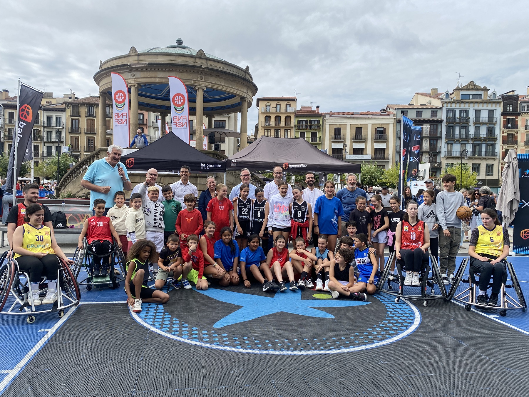 El ‘Circuito 3x3 CaixaBank’ celebra en Pamplona una jornada deportiva y solidaria con récord de participantes