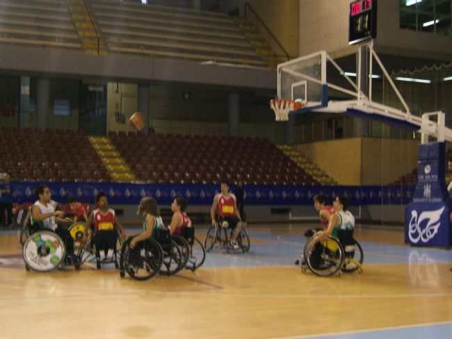 CATALUÑA SE IMPONE A UN BUEN EQUIPO ANDALUZ EN EL INAUGURAL DEL ESCOLAR EN SILLA DE RUEDAS