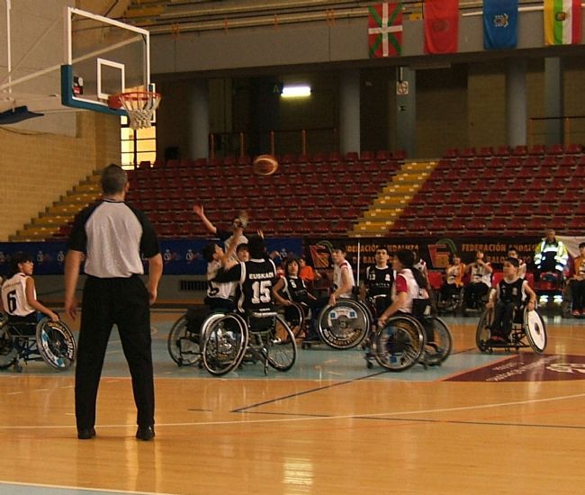 CAMPEONATO ESCOLAR: PAÍS VASCO, 26 Â– CASTILLA Y LEÓN, 10