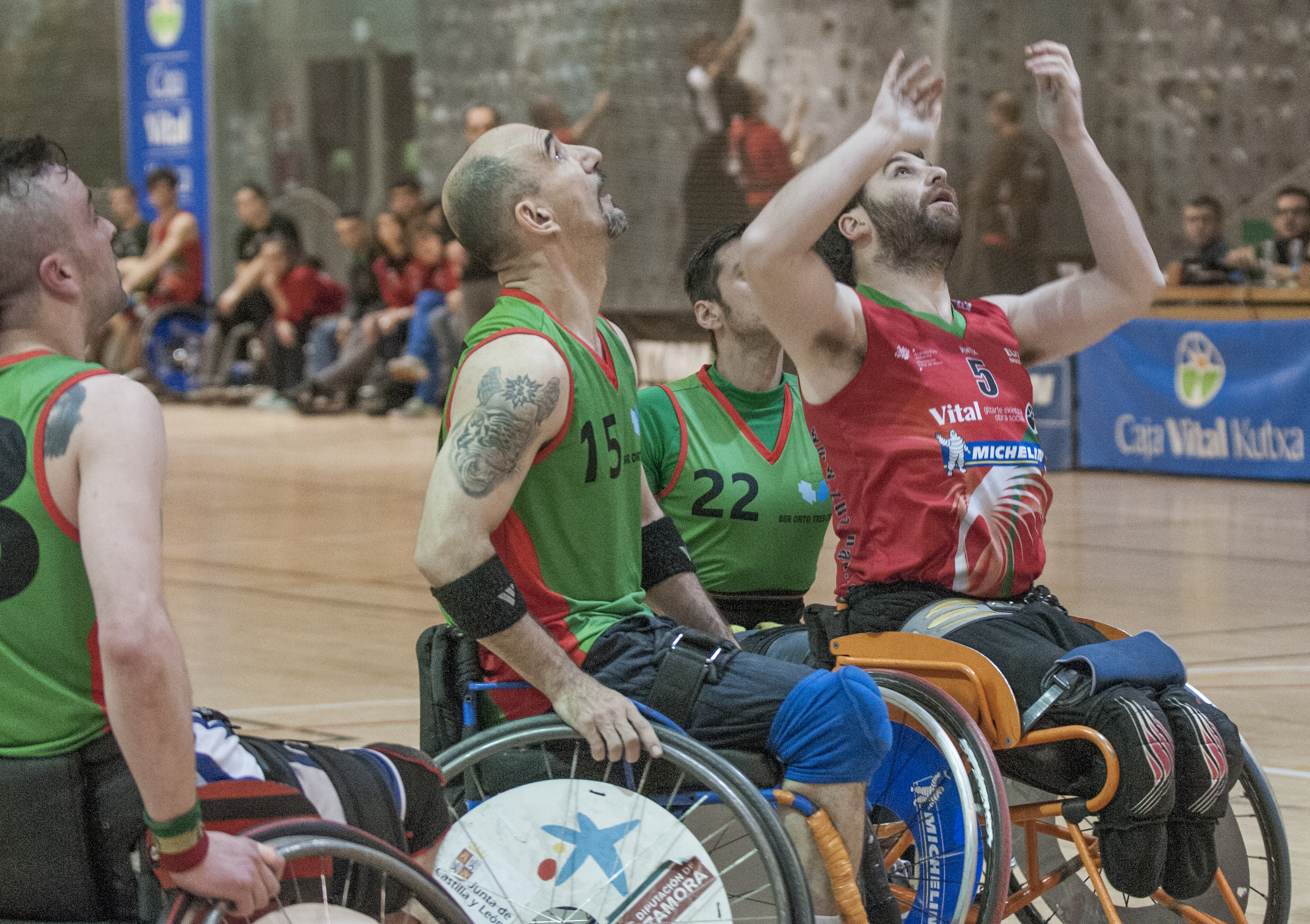 Los jóvenes del Caja Vital Zuzenak impulsan la victoria ante el Orto Tres Cruces (58-35)