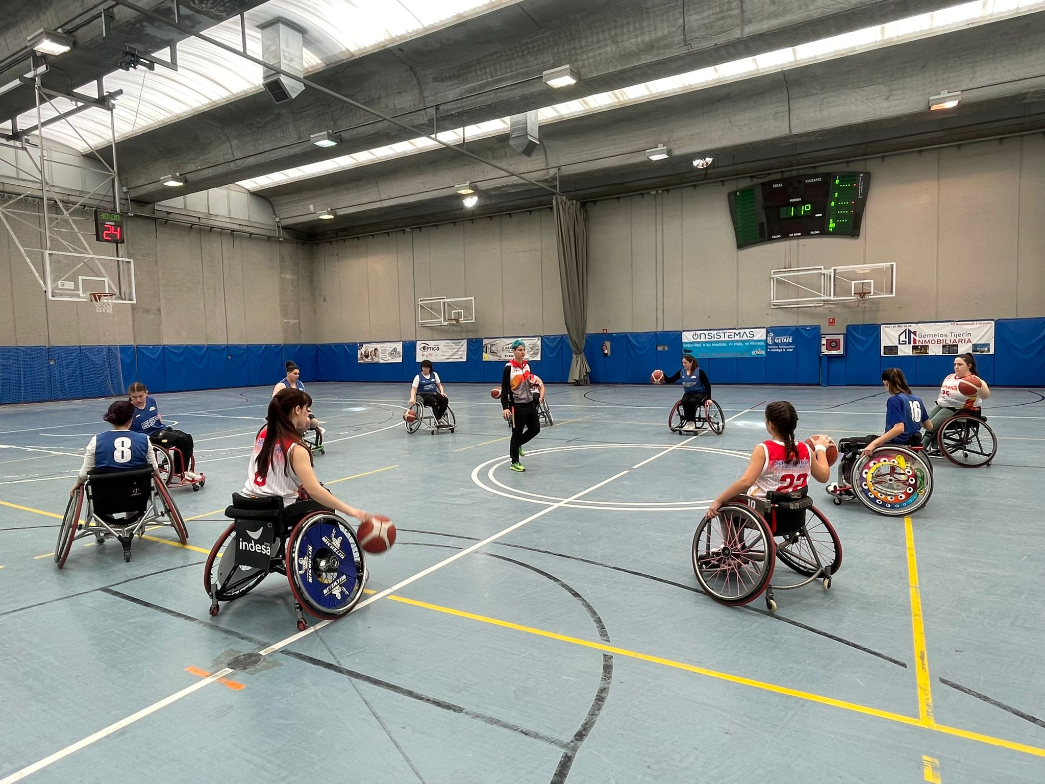 Convocatoria de diez jugadoras de la selección femenina sub-25 para la concentración en el CAR de Sant Cugat