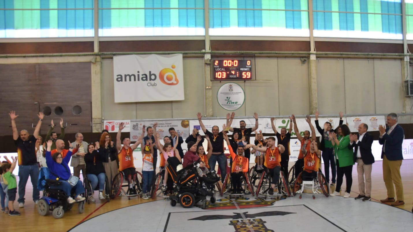 Amiab Albacete celebra con un abultado triunfo su fiesta por el título liguero