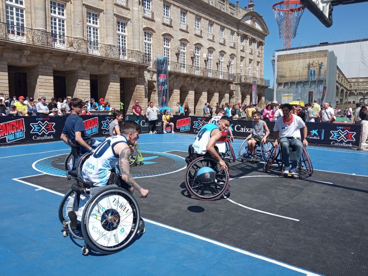 El Circuito 3x3 CaixaBank hace vibrar la Plaza del Obradoiro de Santiago de Compostela