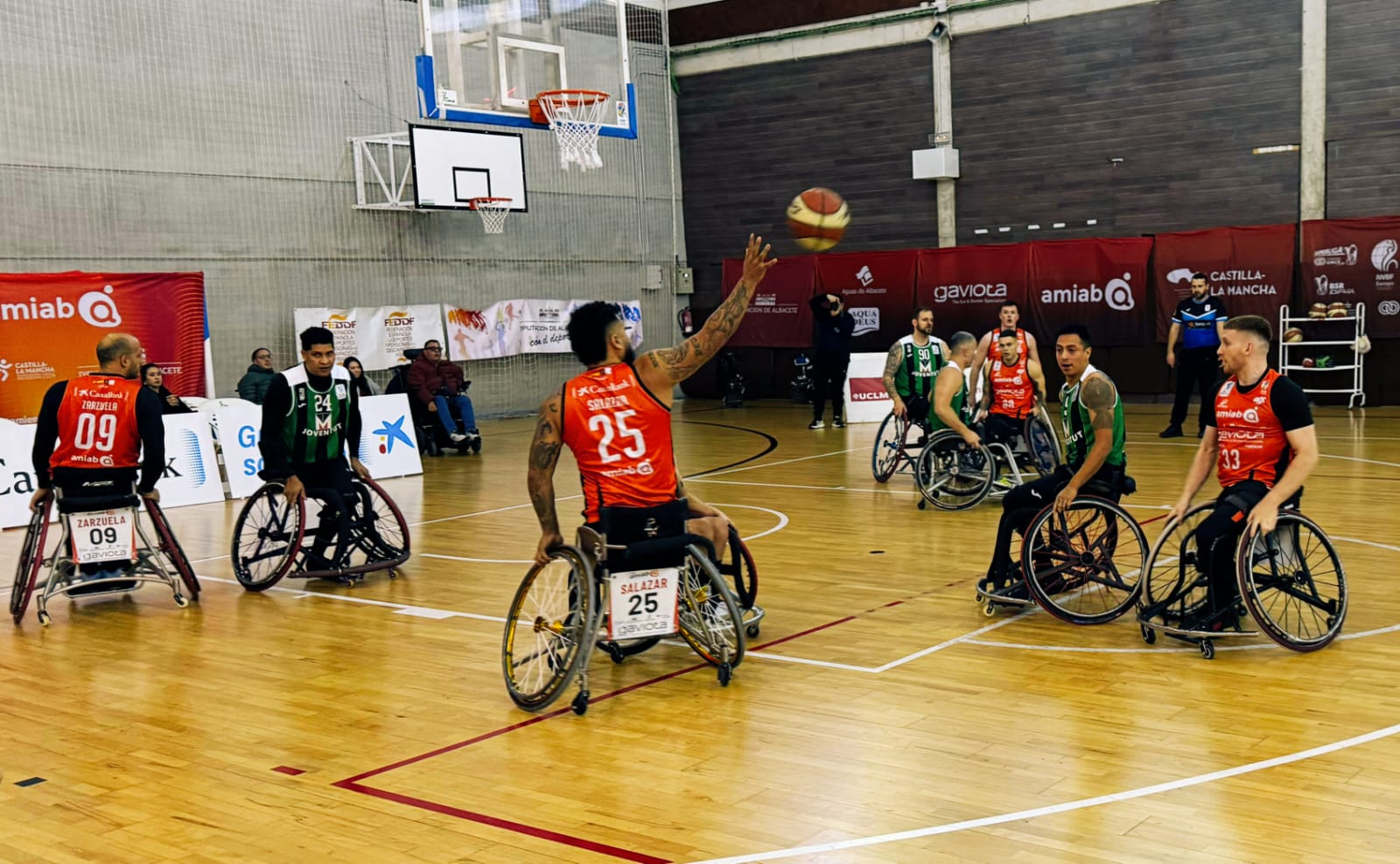 Amiab Albacete, Ilunion y BBK Bidaideak mantienen su pulso y Sureste Gran Canaria se lleva el derbi canario