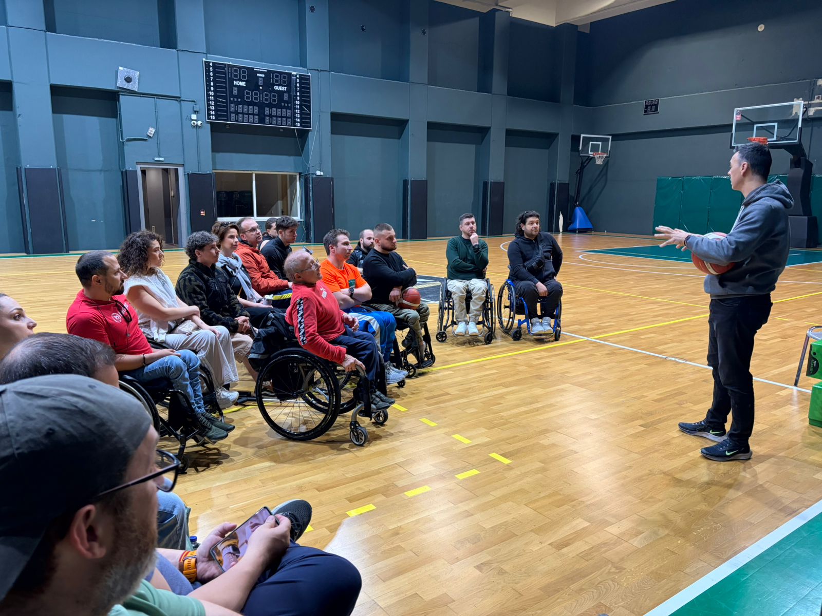 Transformar el conocimiento y la experiencia en nuevas habilidades como árbitros y técnicos 