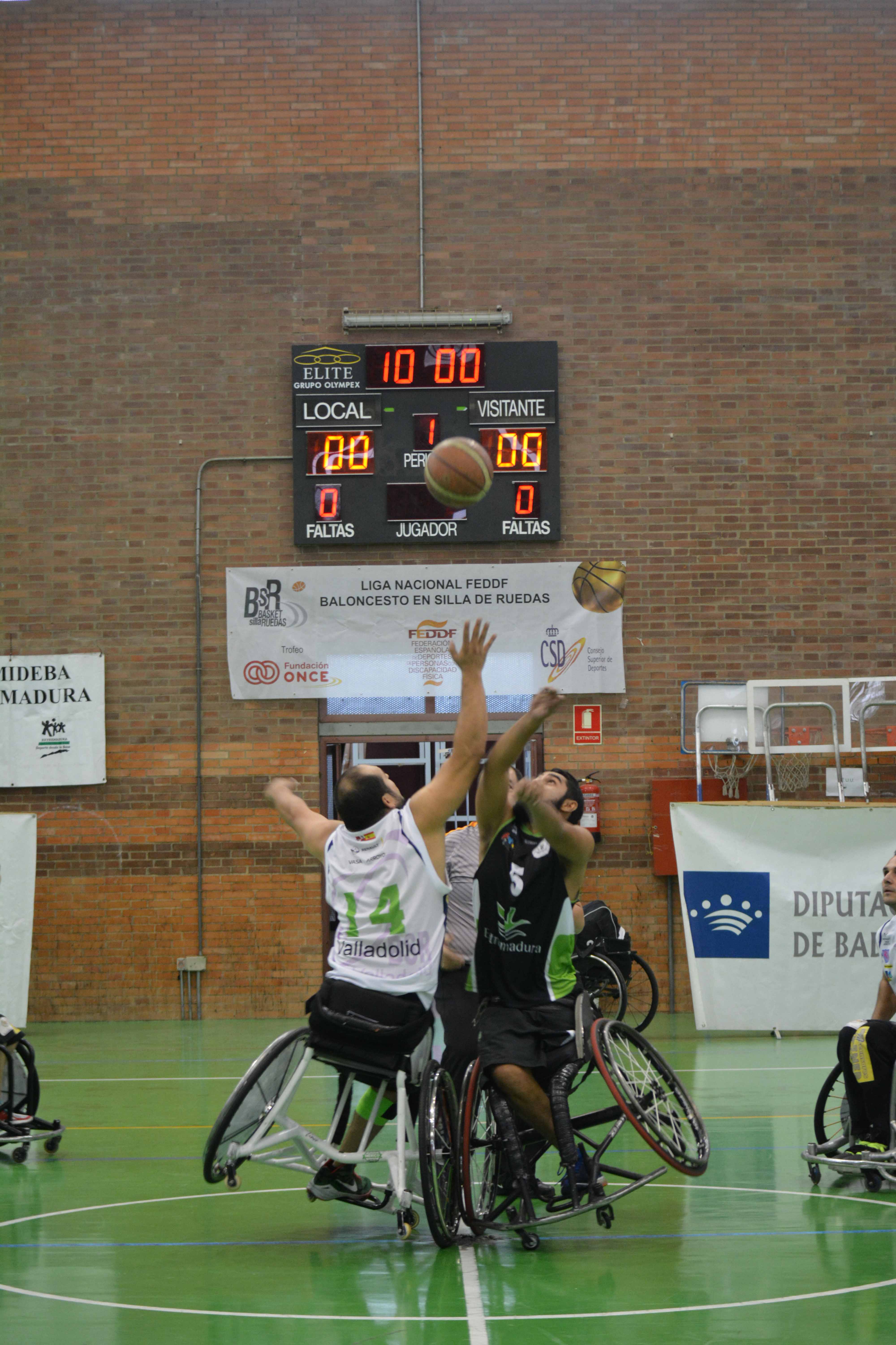 El Mideba Extremadura debuta con victoria apretada (52-49)