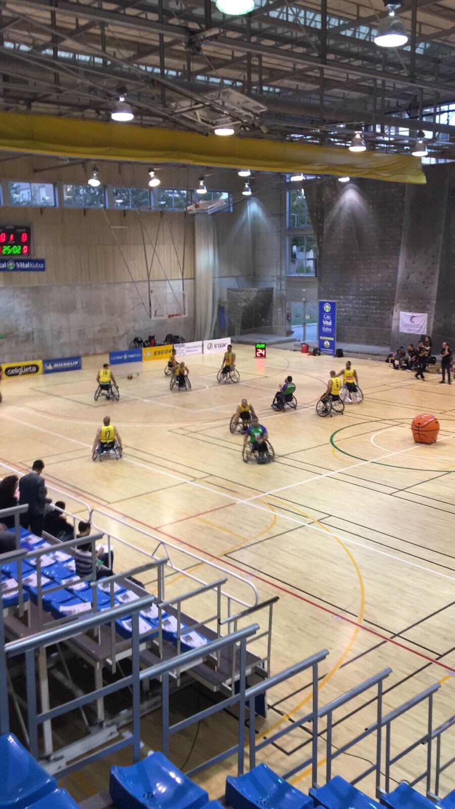 Fundación Vital Zuzenak cae con orgullo en su primer partido de Liga (41-52)