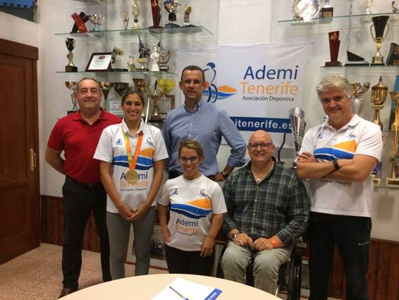 Acto de firma del convenio de colaboración con Metropolitano de Tenerife un año más