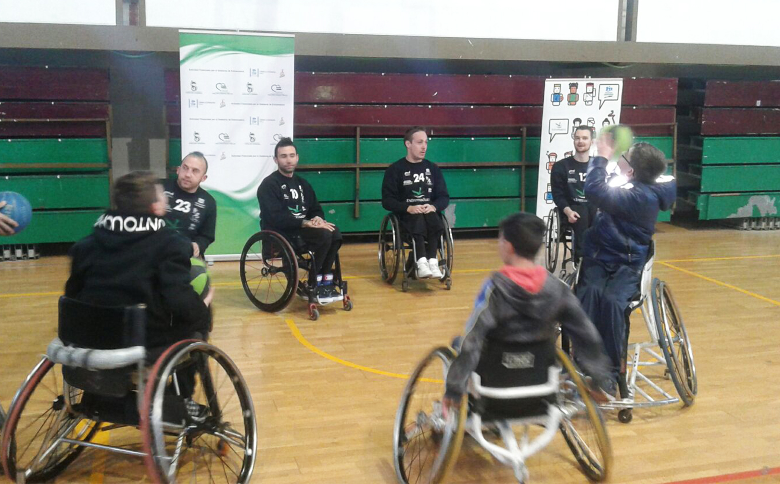 El Mideba acerca el deporte al IES Valle del Jerte de Plasencia