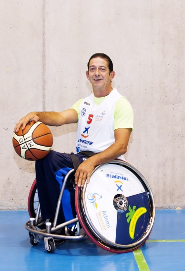 Tino Padrón, base del cuadro chicharrero, sufre una fractura en el fémur.