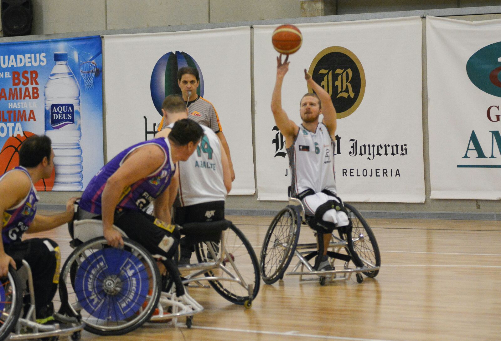 El BSR Amiab Albacete se impuso al Fundación Grupo Norte (60-43) en un gran partido en el que debutó el pívot Highcock