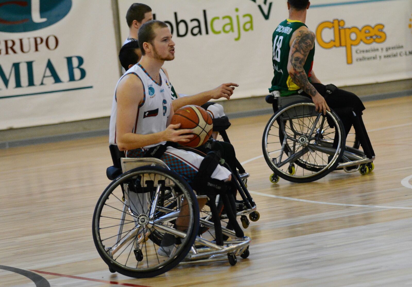   El BSR Amiab Albacete venció con mucha solvencia al Amivel Clínicas Rincón (73-39)