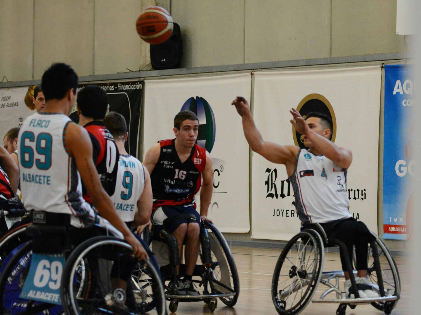 El BSR Amiab Albacete cumplió el trámite y se impuso al Fundación Vital Zuzenak (71-54)