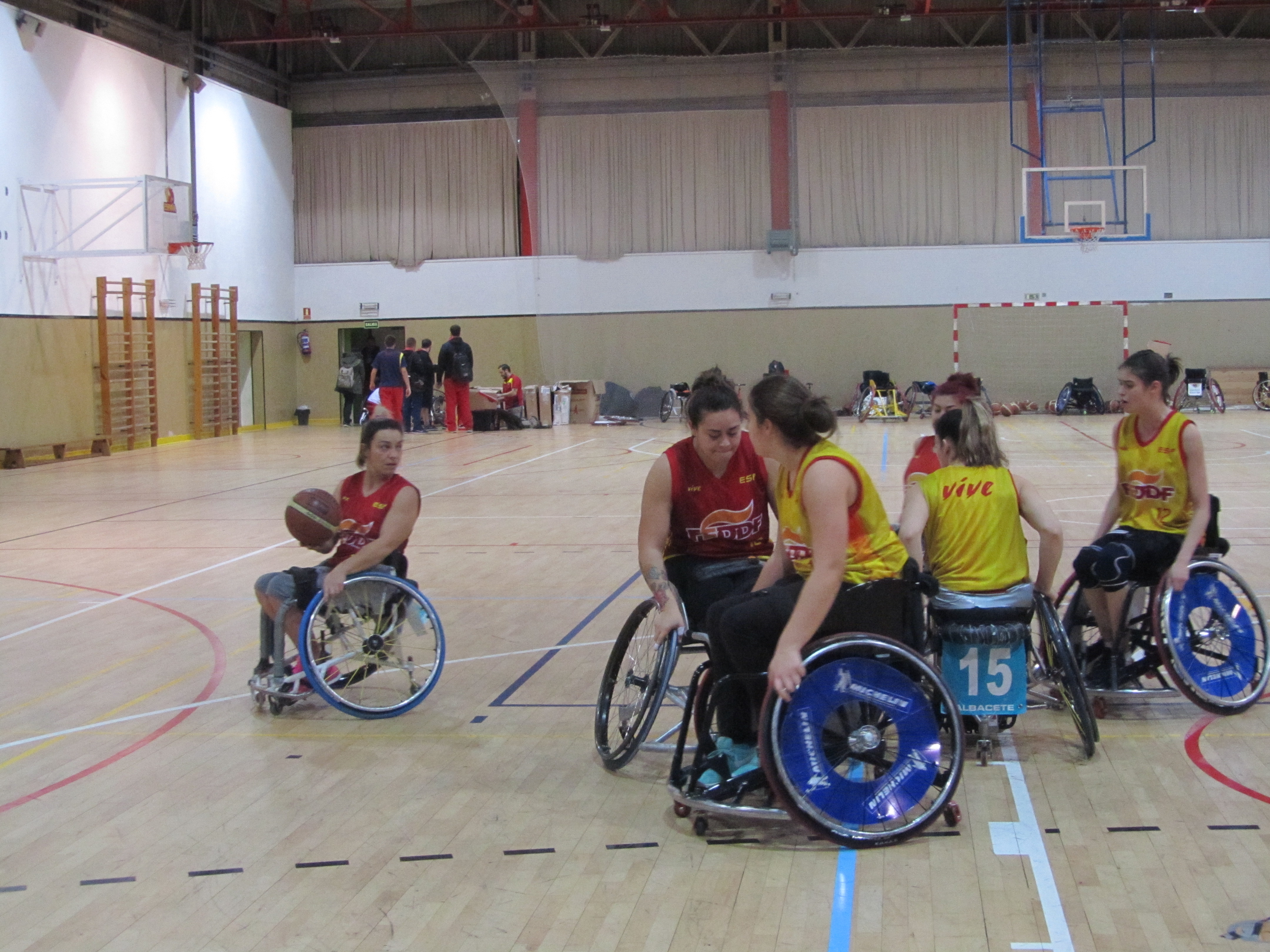 La selección femenina de BSR se concentra en el CAR de San Cugat