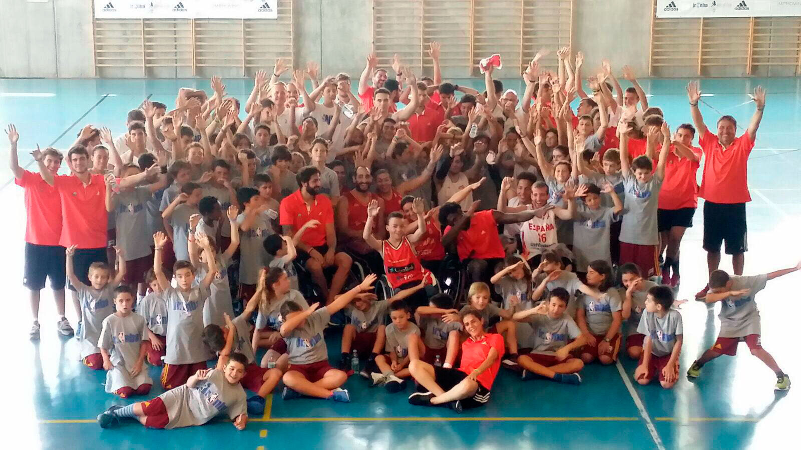 Ricky Rubio abre por primera vez su campus al baloncesto en silla de ruedas