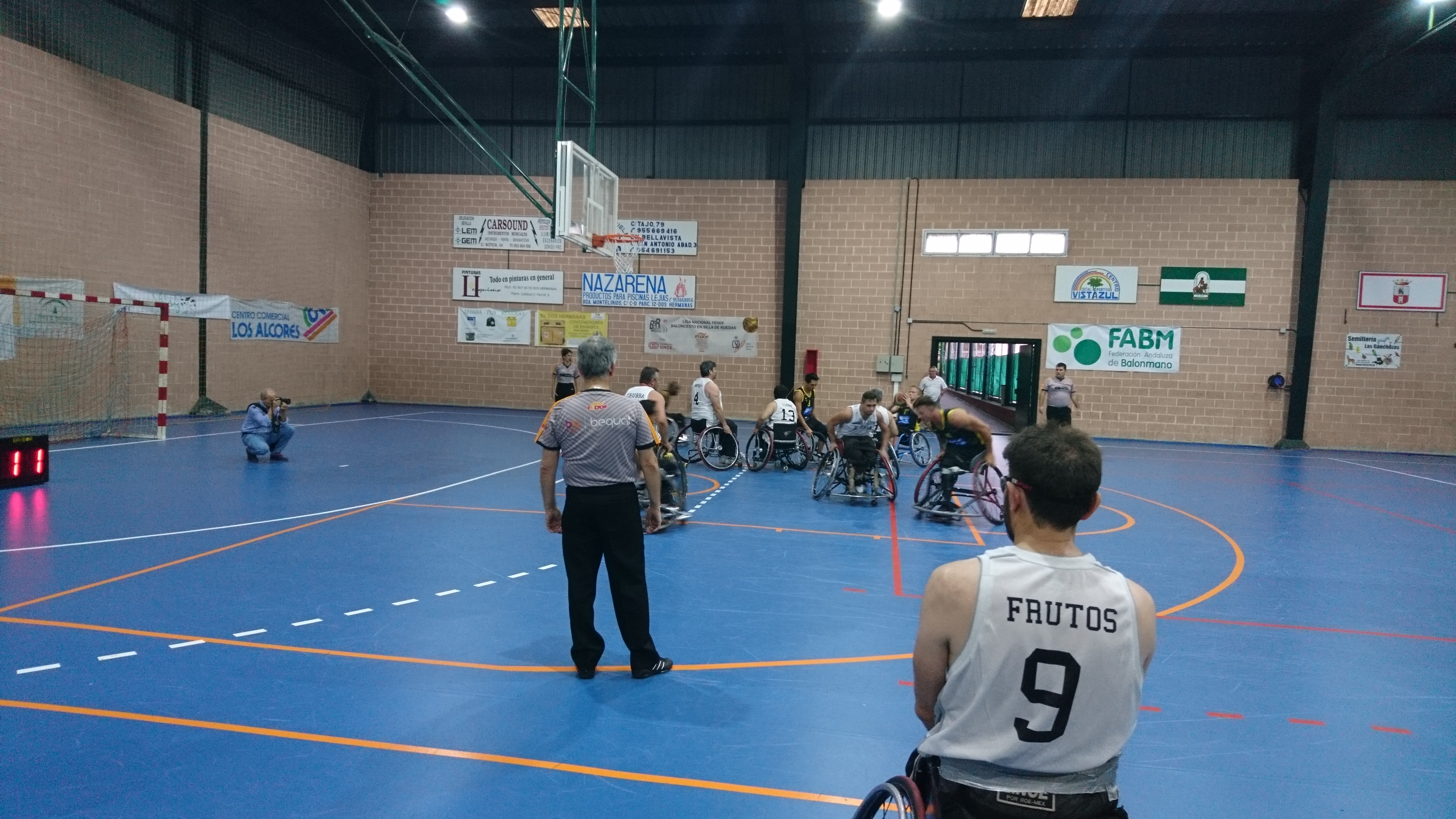 El Rincón Fertilidad Amivel, de Vélez Málaga, no encuentra rival en el club de Dos Hermanas y lo arrolla en el Pabellón Pepe Ot