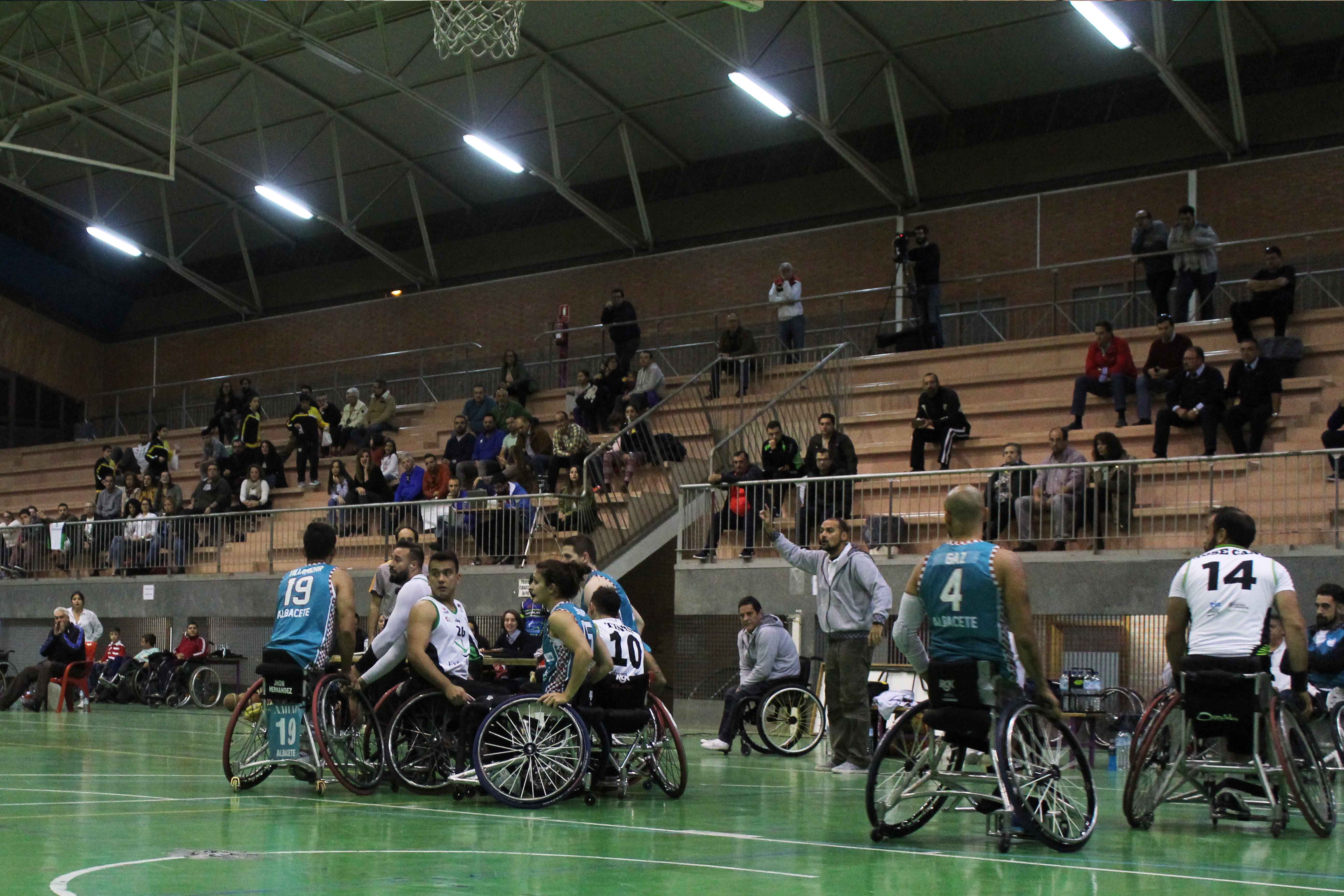 Derrota del Mideba Extremadura ante el imbatido AMIAB Albacete (55-74)