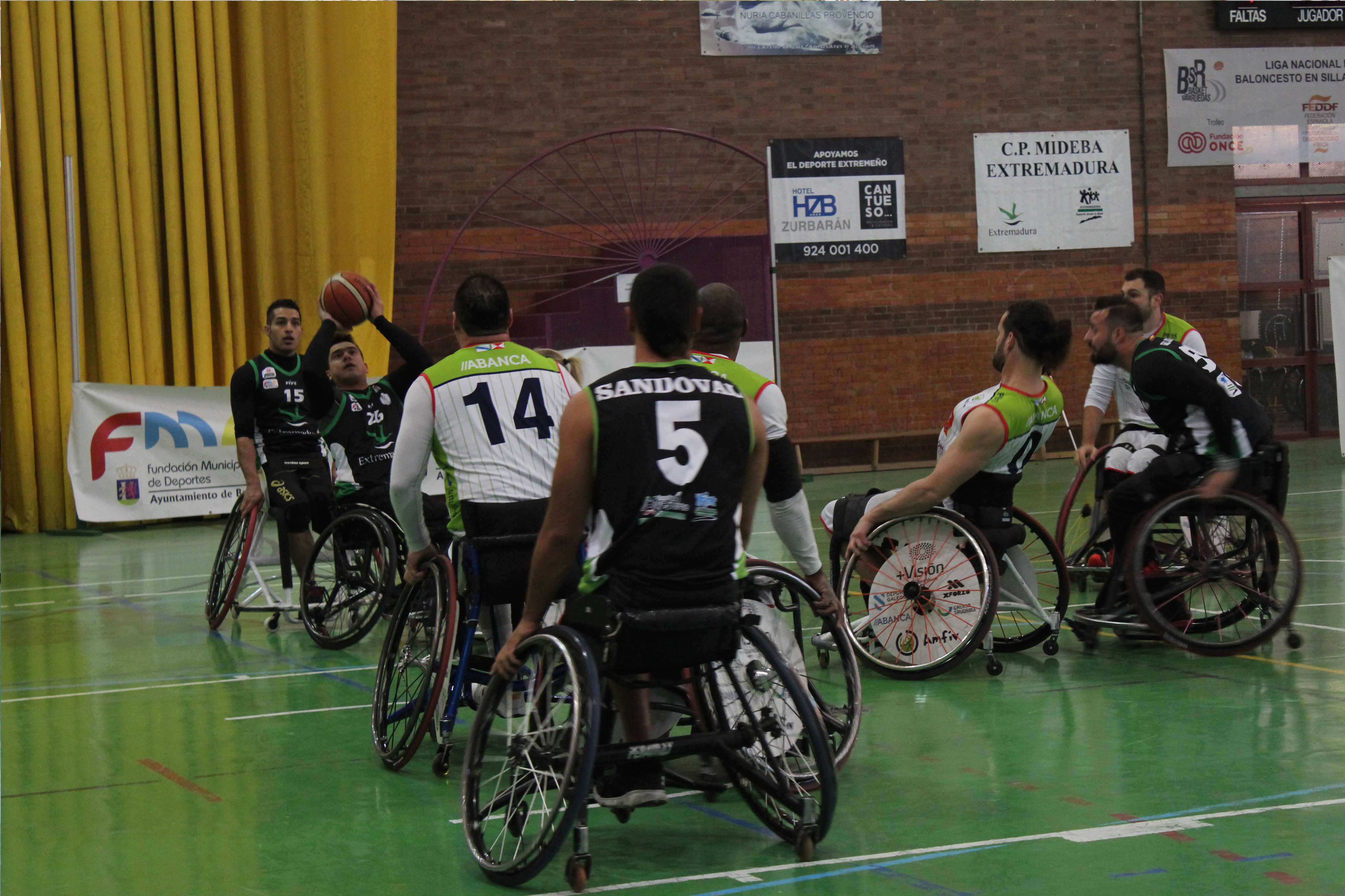 Un gran Mideba pelea hasta el final ante Vigo (72-76) 