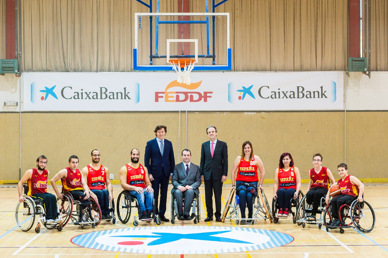 CaixaBank y la Federación Española de Deportes de Personas con Discapacidad Física se unen para impulsar el baloncesto en silla de ruedas