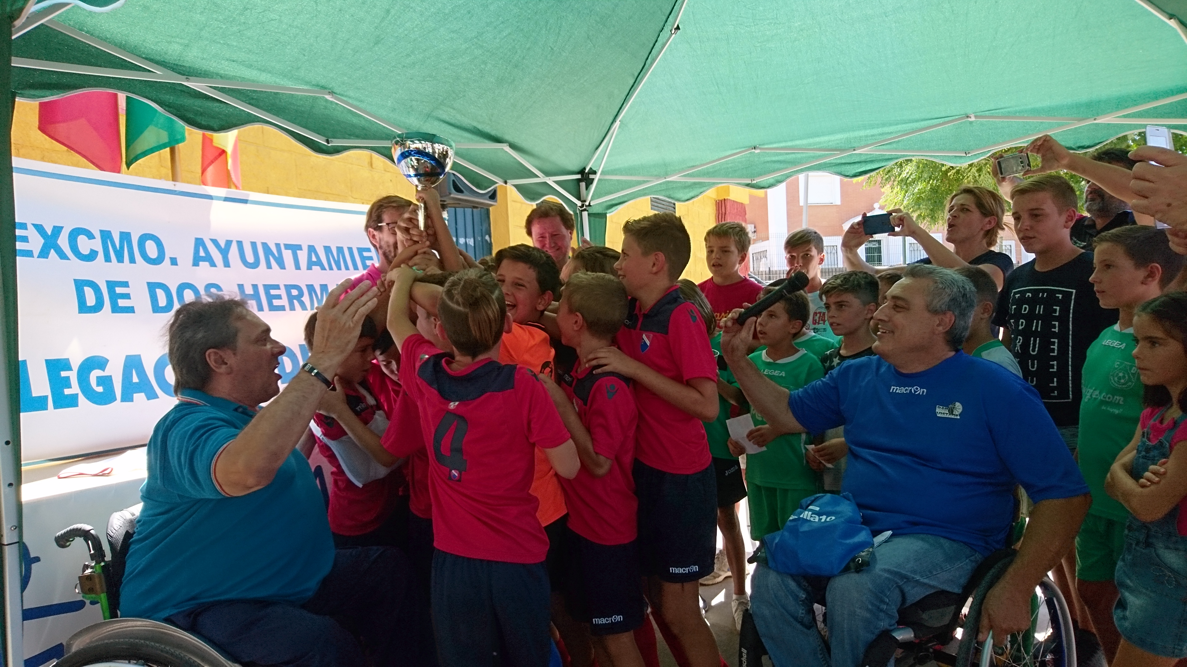 Ver a un futuro Messi ayudando al BSR Vistazul