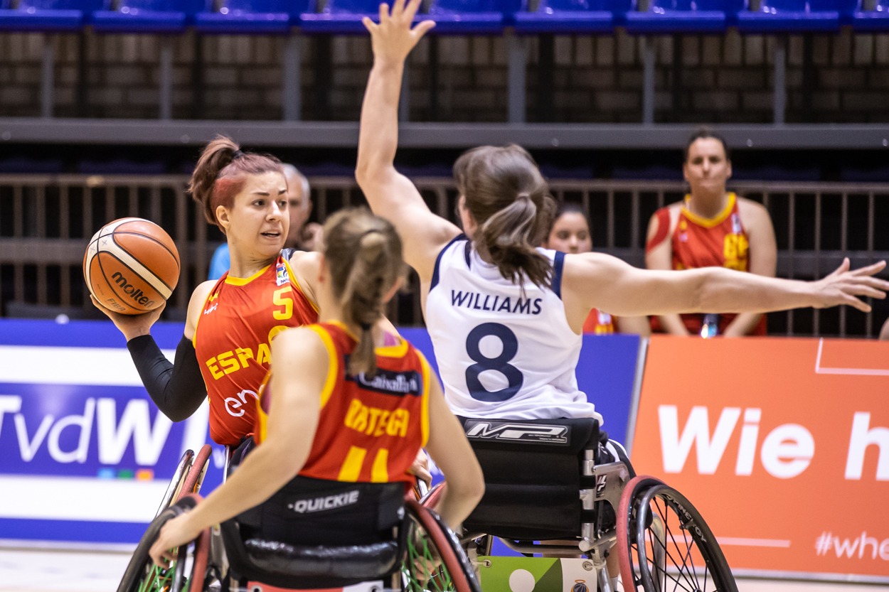 España acusa la exigencia física británica en su segunda derrota en el Europeo Femenino
