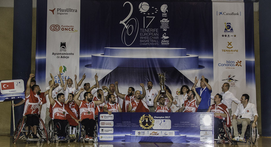 Turquía gana su primer oro masculino y Países Bajos recupera el trono femenino