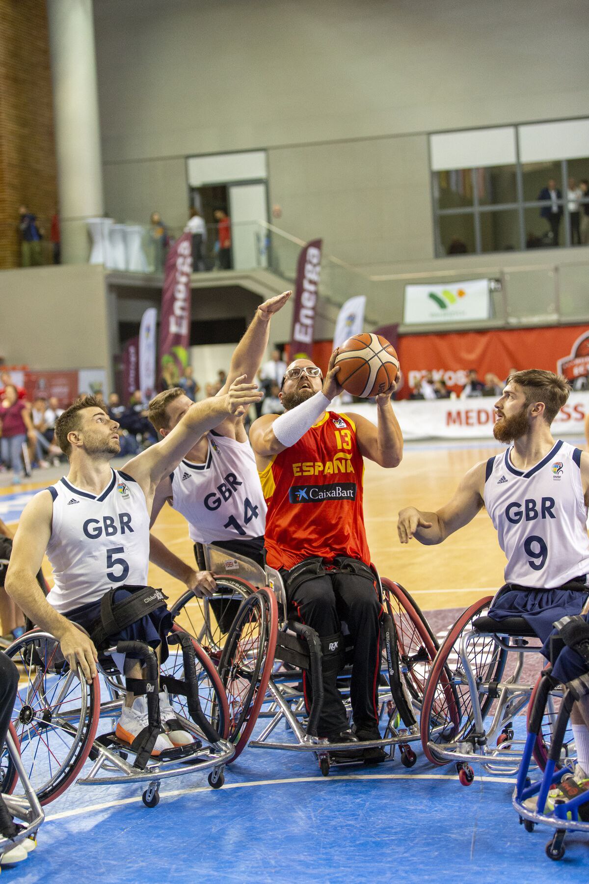 â€‹CaixaBank facilita la participación de 1.300 deportistas con discapacidad física en competiciones oficiales de la FEDDF  