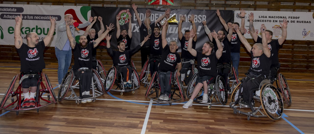 Bidaideak celebra su título de Liga con un nuevo triunfo y Abeconsa Basketmi Ferrol su ascenso a División de Honor