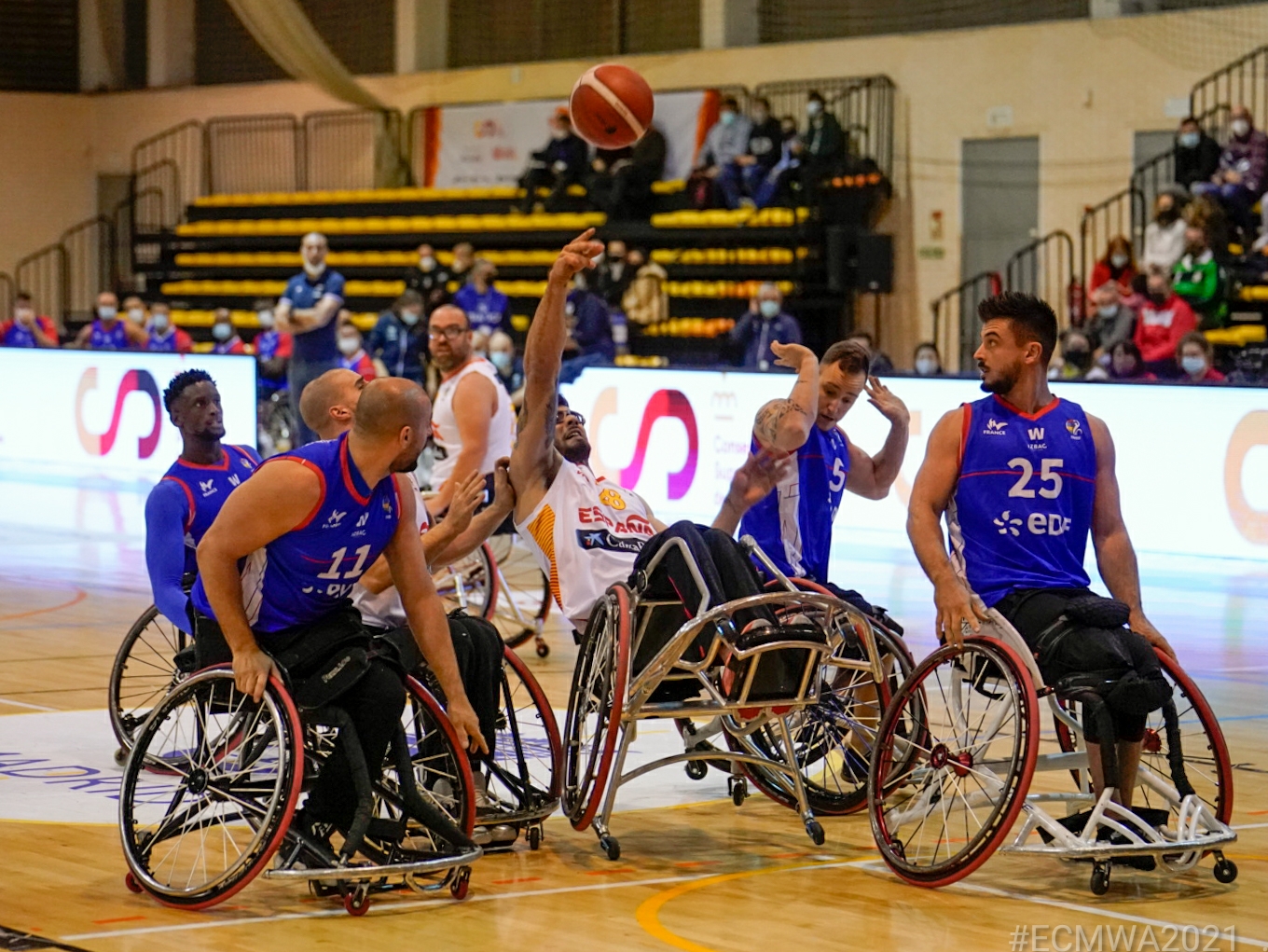 64-61. España debuta con victoria sobre Francia en el Europeo de Madrid