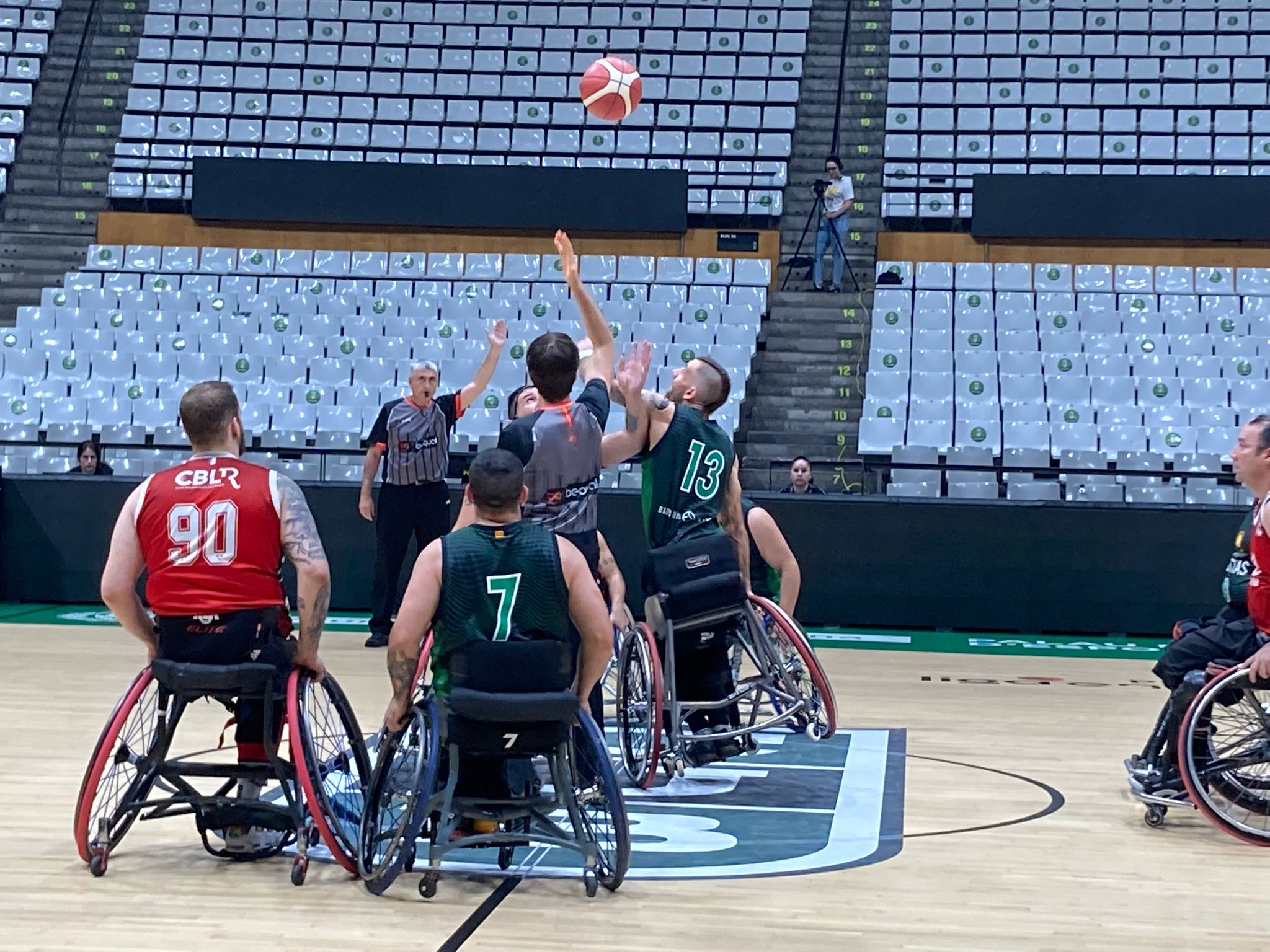 Fundación FDI Las Rozas gana al Joventut y se mantiene en División de Honor